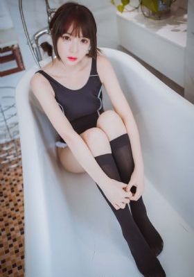 被黑人扒开双腿猛进入